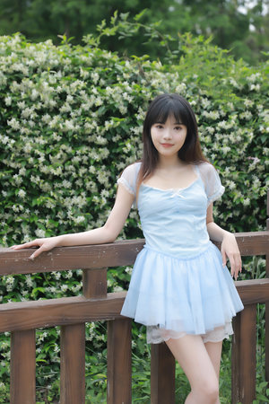 丰裕纵满的杨贵杞