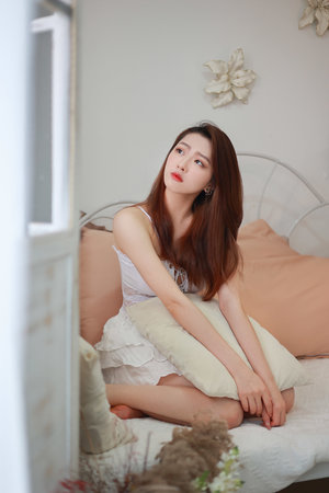 娇妻羞涩交换呻吟