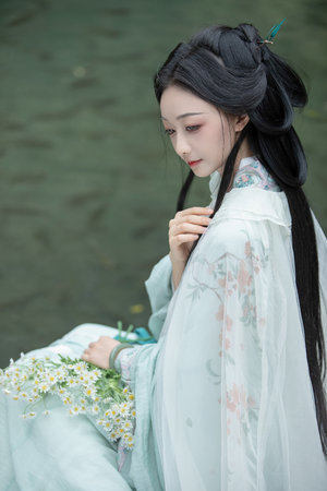 我国最早的一部文人词总集是什么