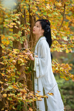 小野麻里亜