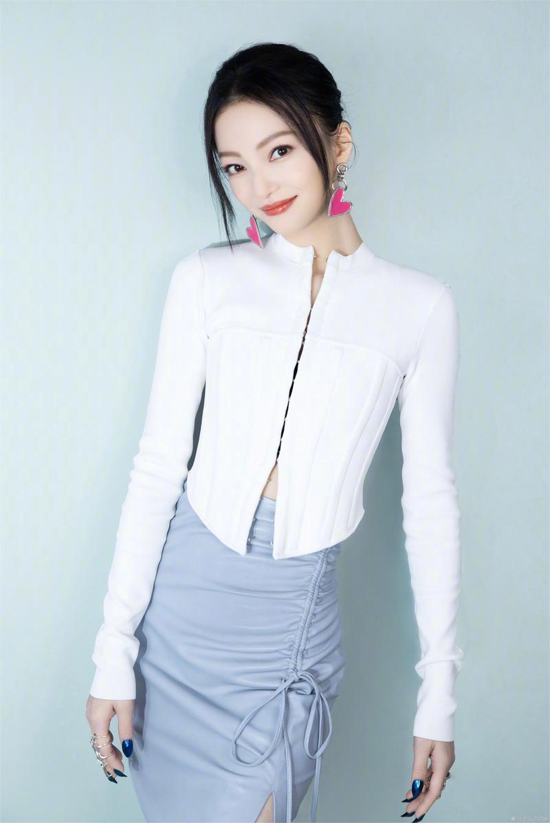 已婚的丰满女人去做丰胸按摩