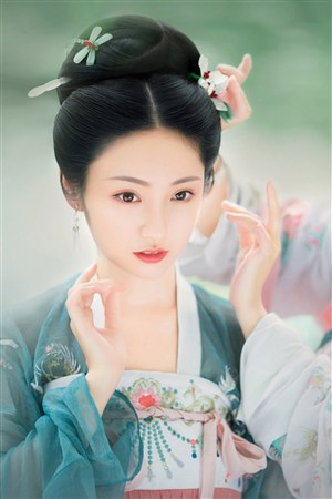 当着男友面前被别人强j