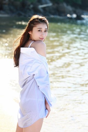 身材瘦瘦的短发美少妇收费直播