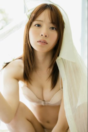 美女淋浴洗澡
